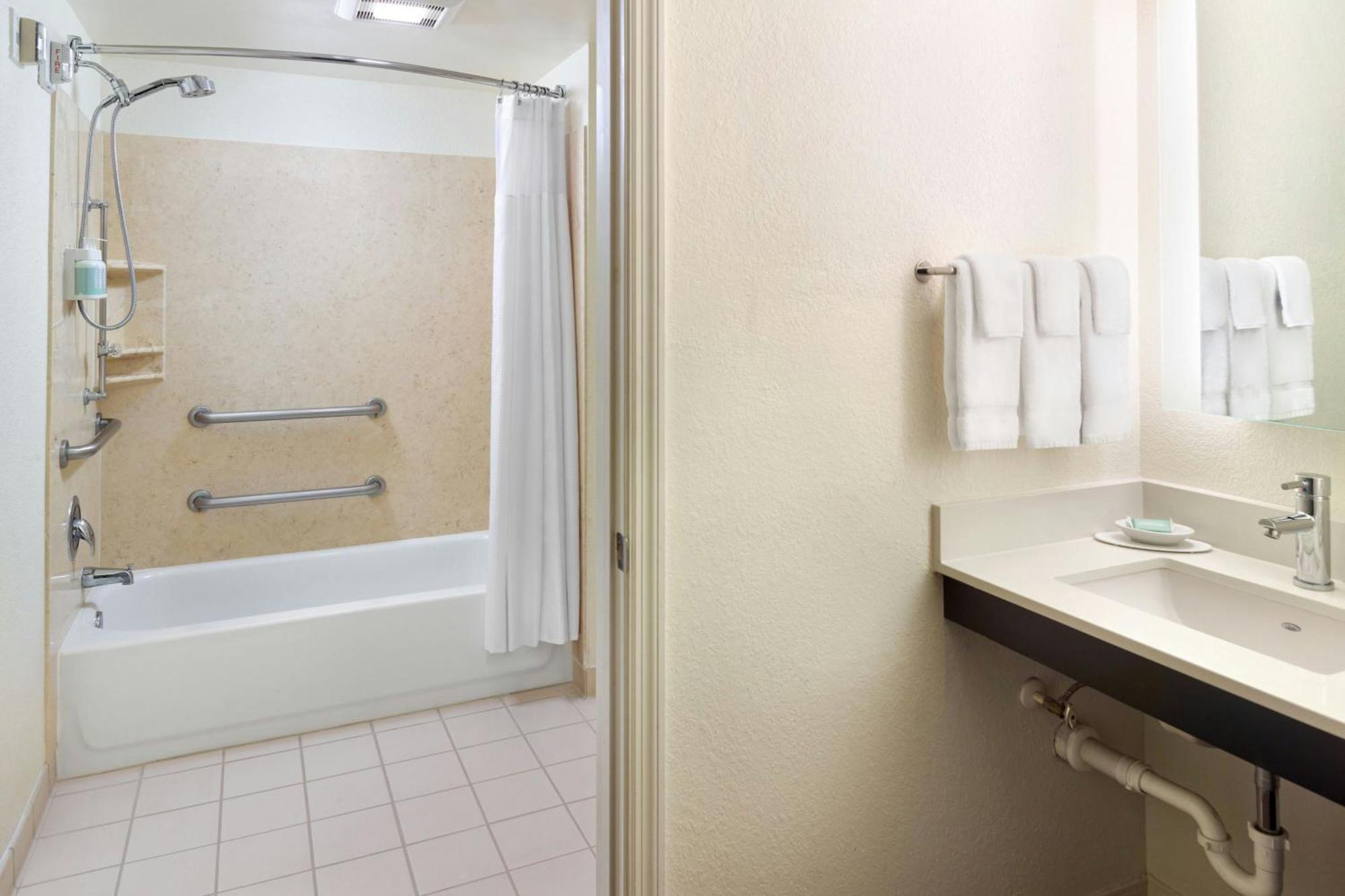 Residence Inn Alexandria Old Town/Duke Street Экстерьер фото
